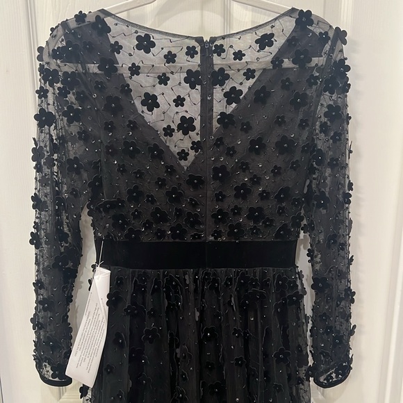 NWT Mac Duggal 67502 Floral Appliqué V-Neck Evening Gown Size 4 Black $798 - Picture 15 of 16